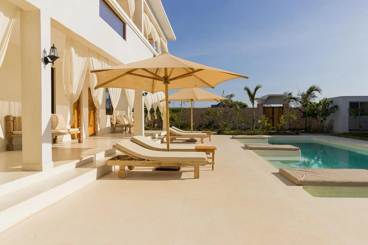 The turquoise TAWI pool and its loungers seen from directly above
